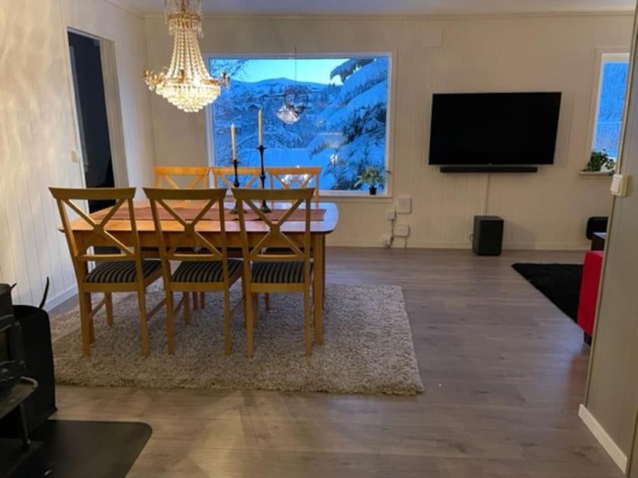 House With Garage In Central Lyngen Lyngseidet Ngoại thất bức ảnh