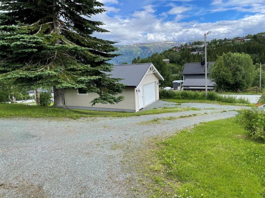House With Garage In Central Lyngen Lyngseidet Ngoại thất bức ảnh